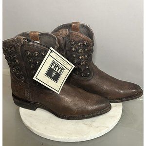 BRAND NEW IN BOX Size 9 - Studded Frye Harness 8R Women's Ankle Boot Brown 